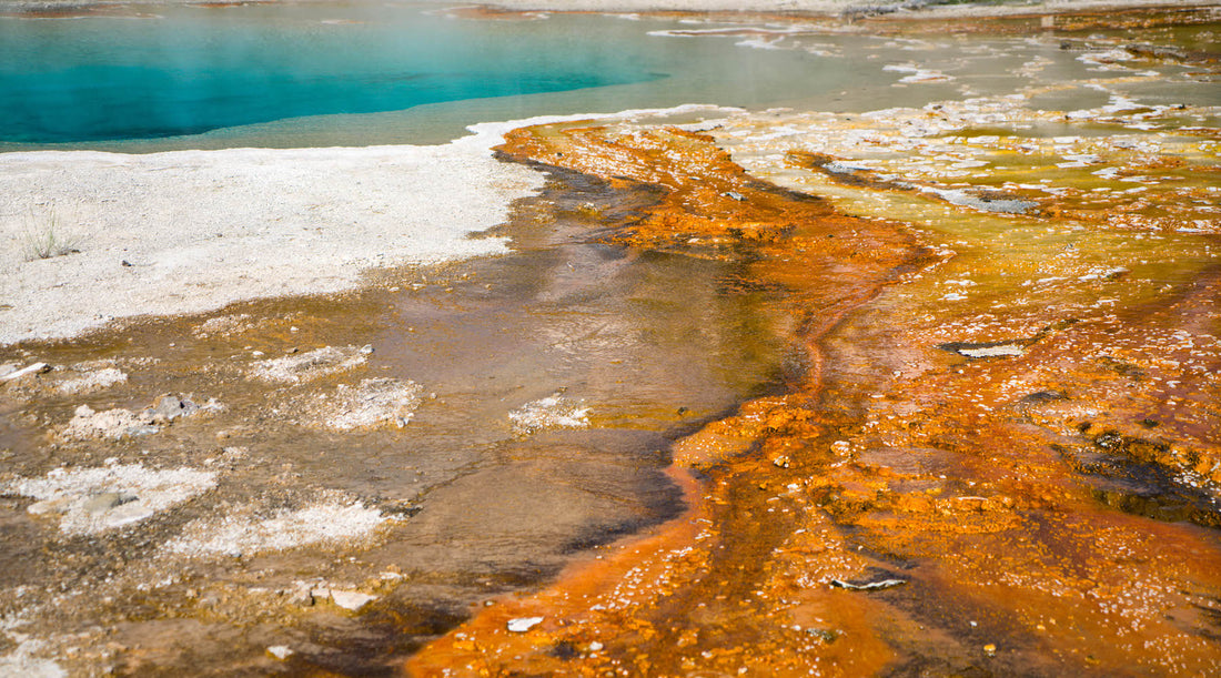 colors of yellowstone