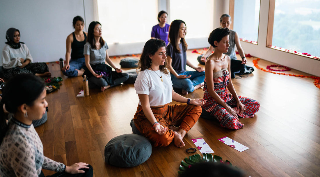ULTRA MEDITATIVE FLOWERLOUNGE AT THE YOGA SCHOOL
